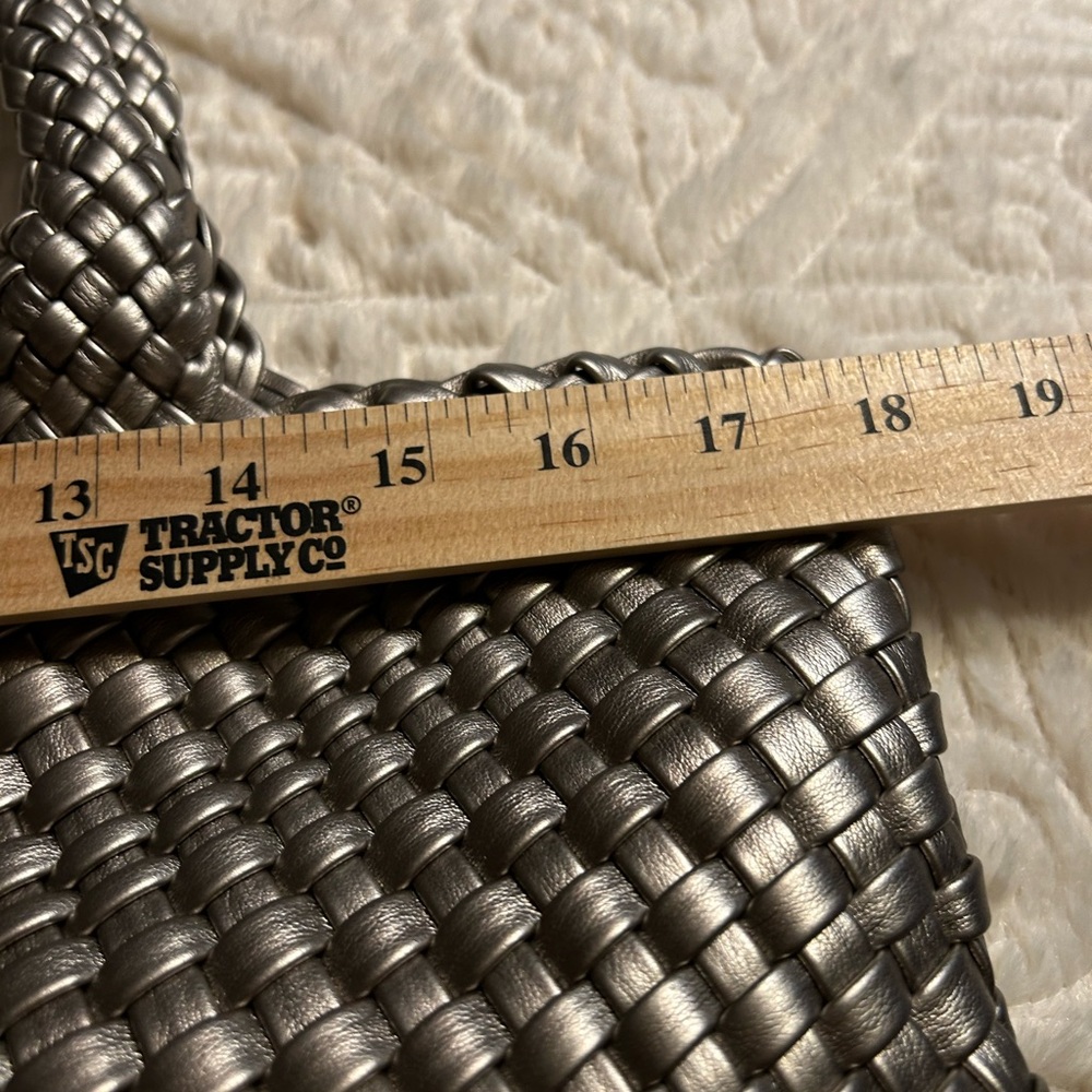Woven Leather Bag. No scratches or stains. Rarely used. Measurements in photos. - Picture 10 of 15